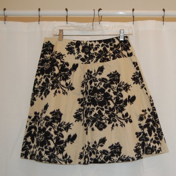 The Limited Black and Tan Flowered Patterned Full Skirt Size 4 - Picture 3 of 9
